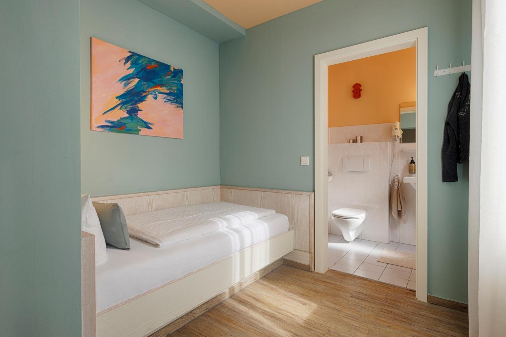 Hotel Kunterbunt In Wuerzburger Innenstadt Bagian luar foto