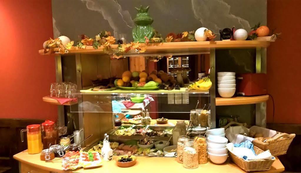 Hotel Kunterbunt In Wuerzburger Innenstadt Bagian luar foto